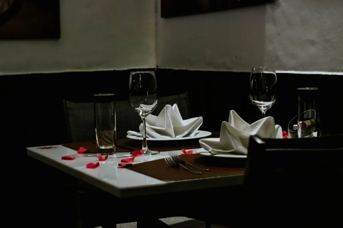 hotel dining room restaurant table