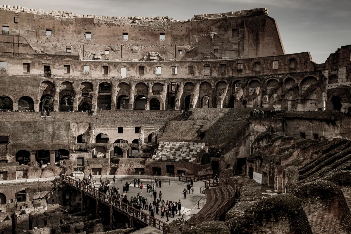 rome colosseum tourists historic site