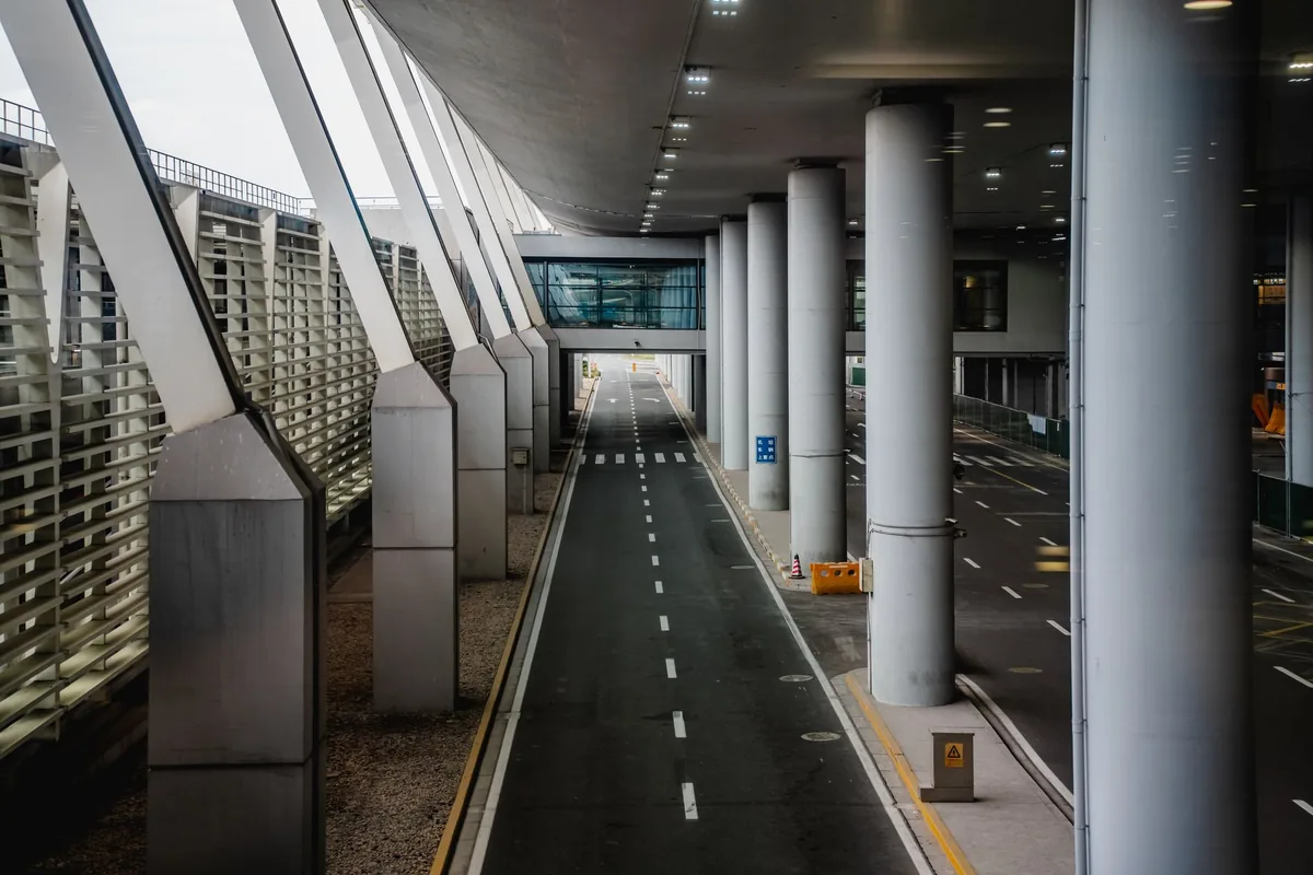 airport terminal access road