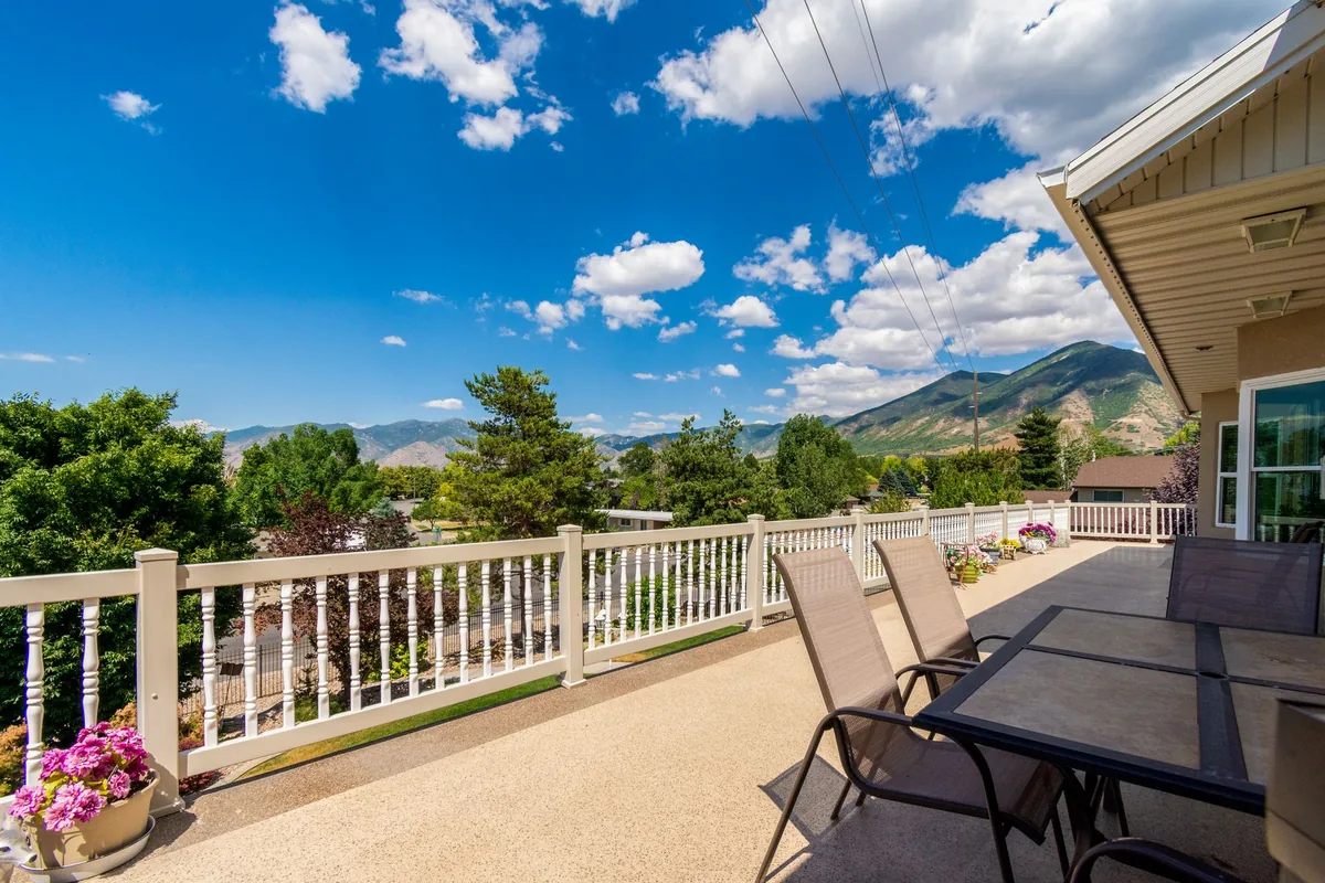 vacation rental exterior patio with mountain view
