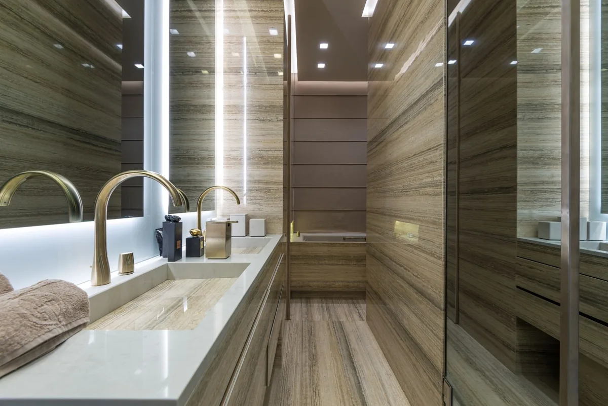 luxury hotel suite curved marble bathroom
