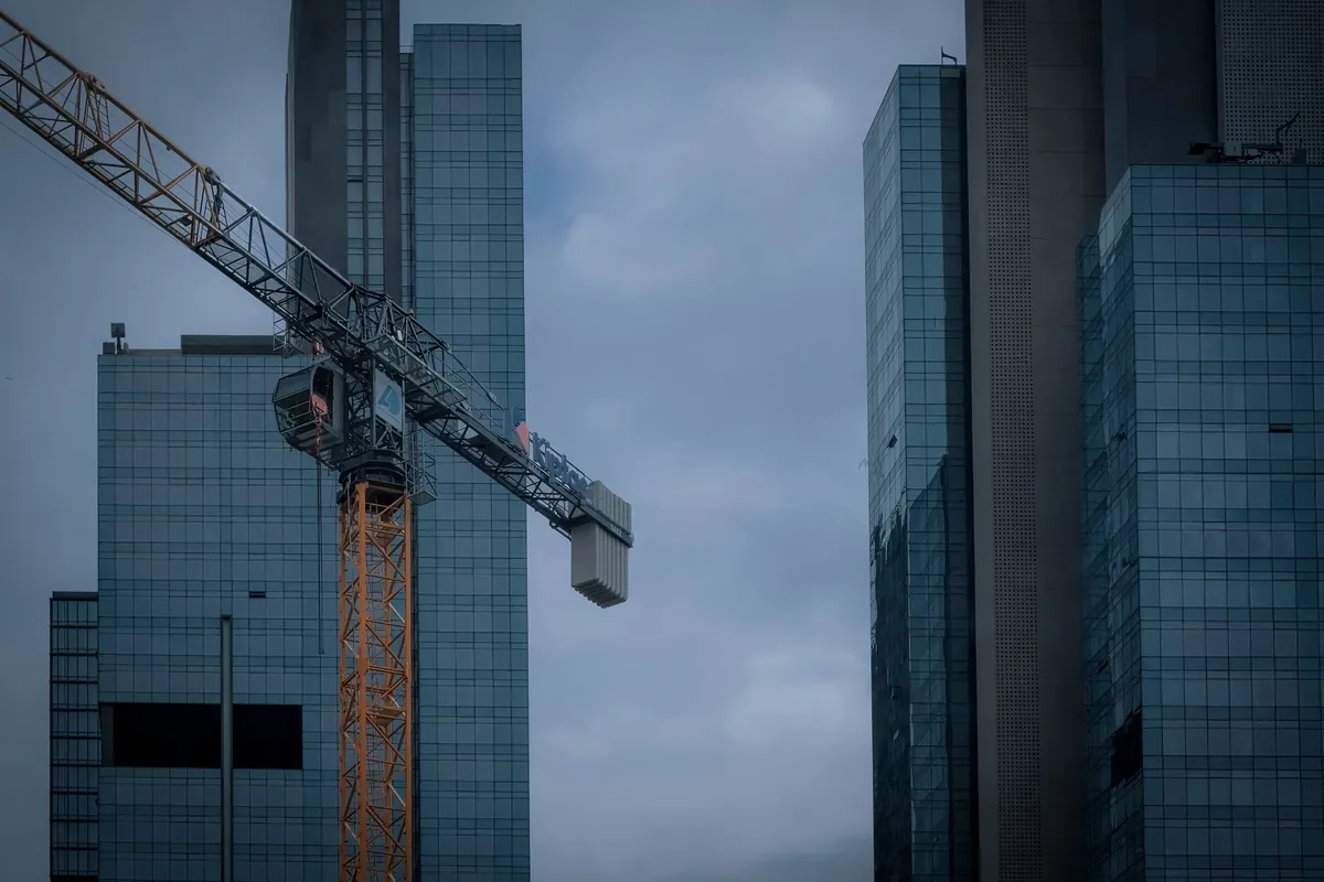 construction crane commercial building