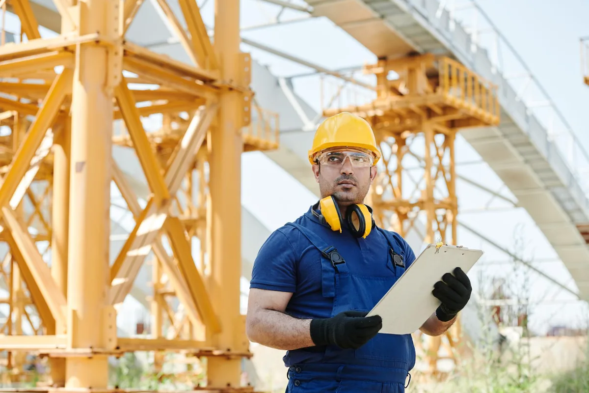 maintenance engineer tablet clipboard