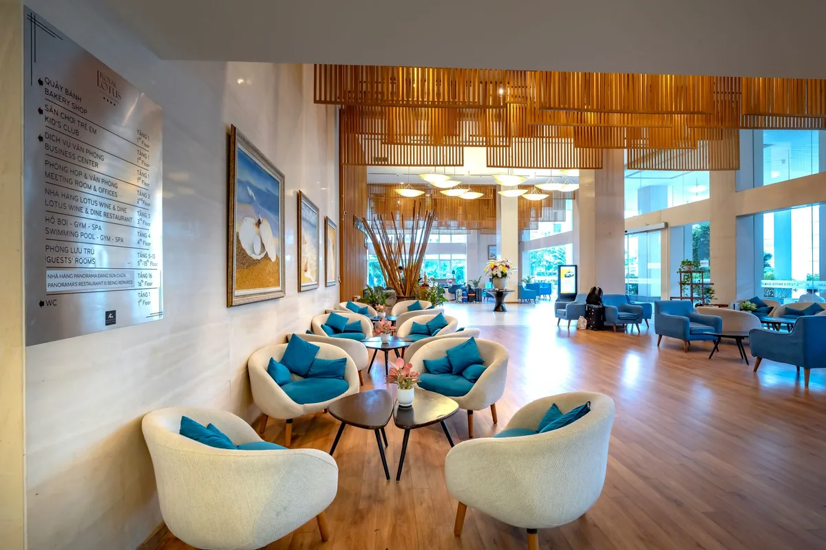 hotel reception lounge seating