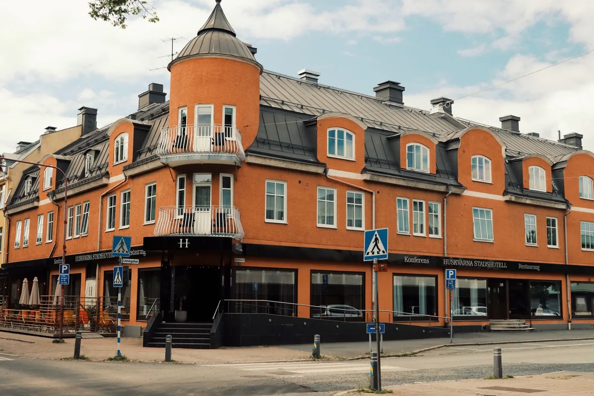 modern boutique hotel exterior street view