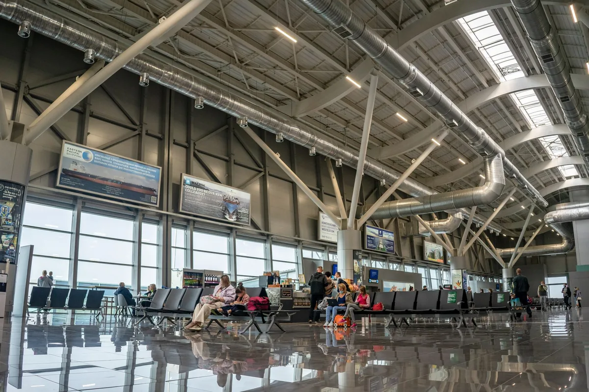airport terminal departures lounge