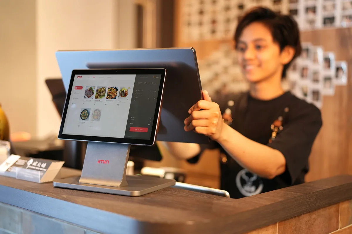 Cloudbeds Launches Native Mobile POS for Hotel Outlets