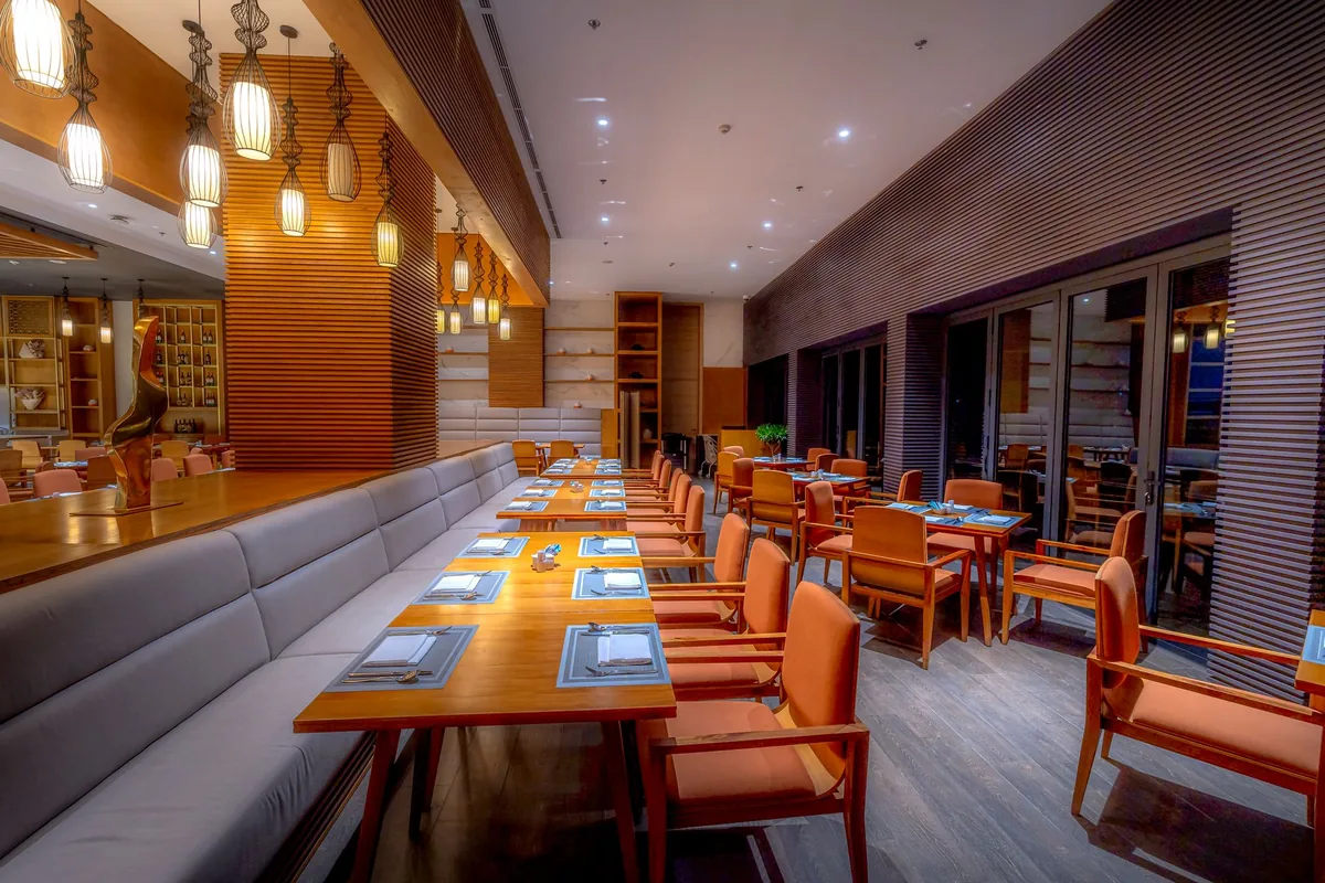 upscale teppanyaki restaurant interior design tables