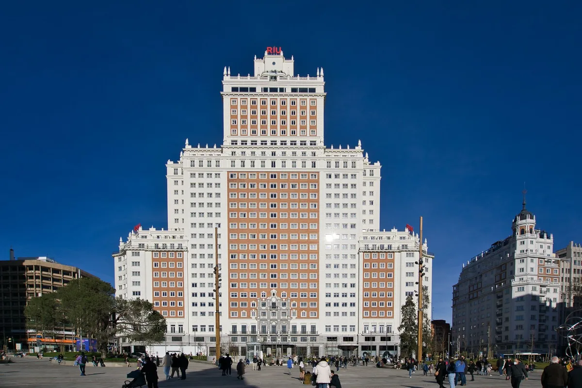 modern hotel tower architecture plaza
