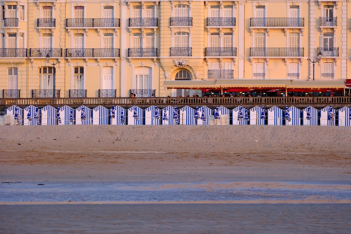 adults only beach club hotel exterior