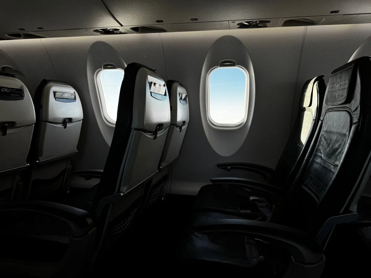 airplane business class cabin seats