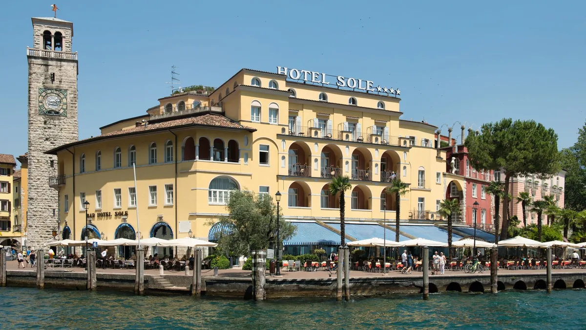 Fairmont Vier Jahreszeiten Elevates Hamburg Luxury Profile