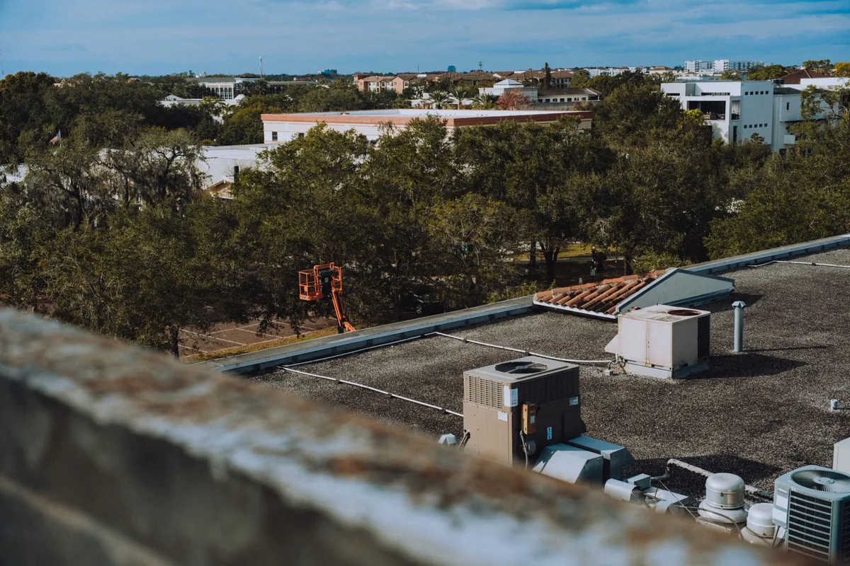 commercial building rooftop hvac unit maintenance