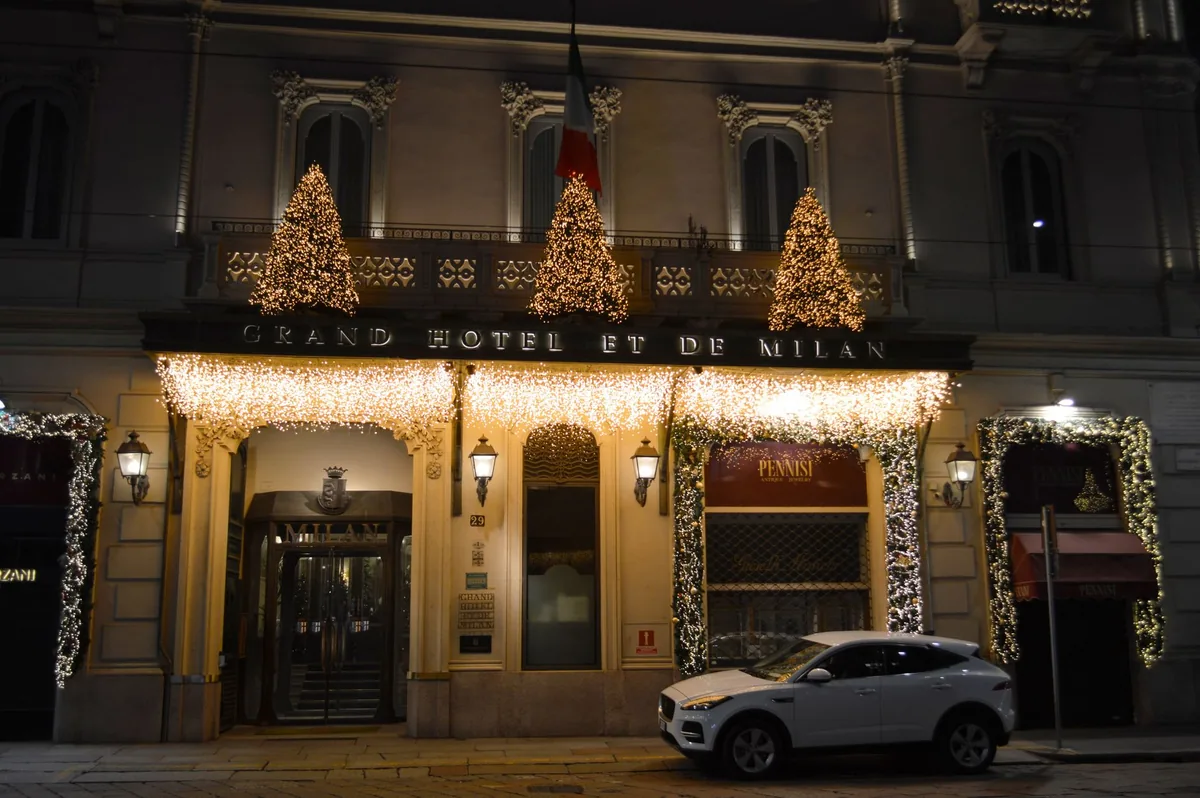 hotel exterior led lighting facade