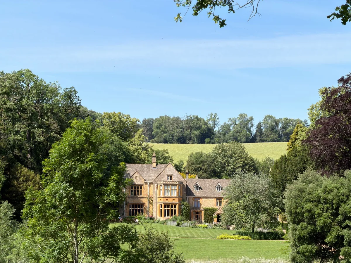 cotswold stone manor garden