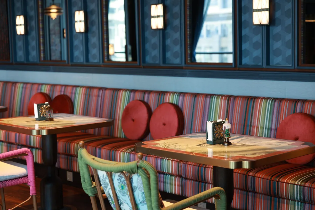 hotel restaurant lounge dining tables bar