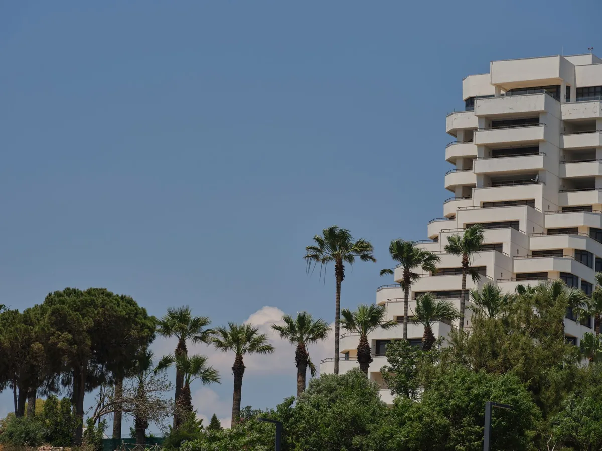Hilton Reports $482M Q2 Net Profit with 3.9% RevPAR Surge