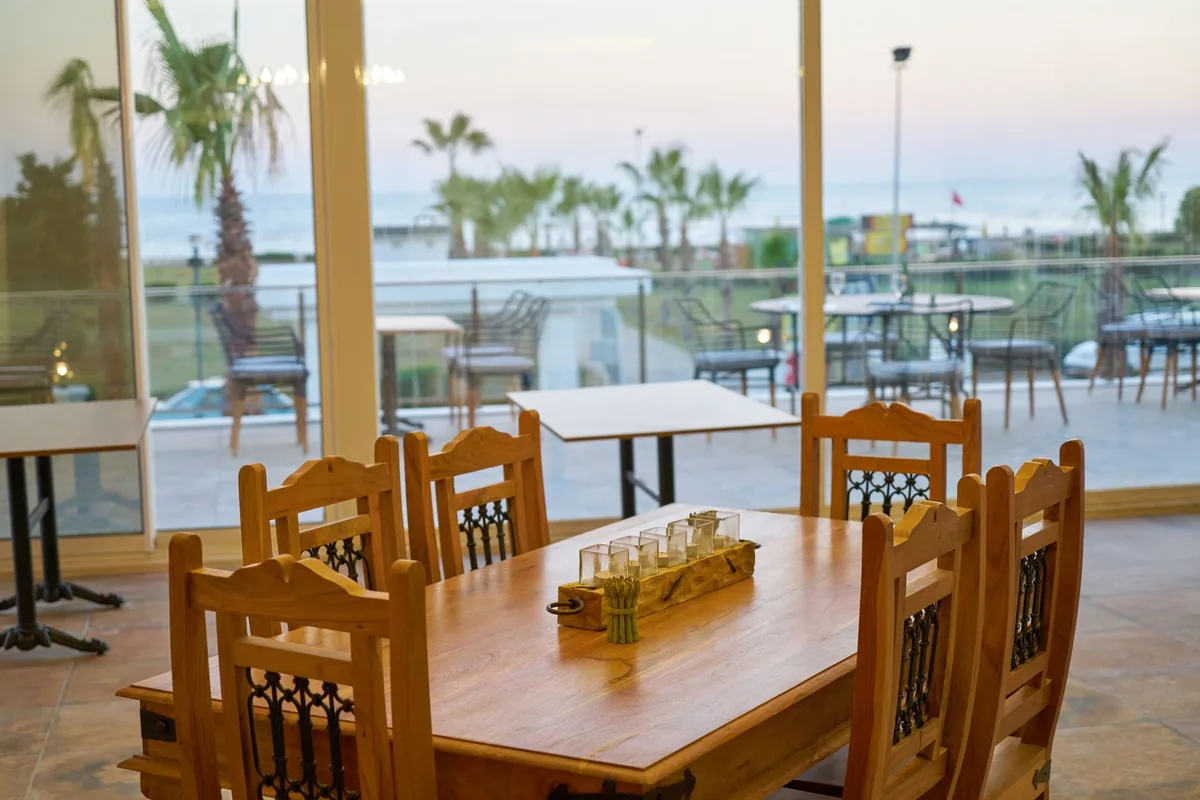 luxury resort dining table