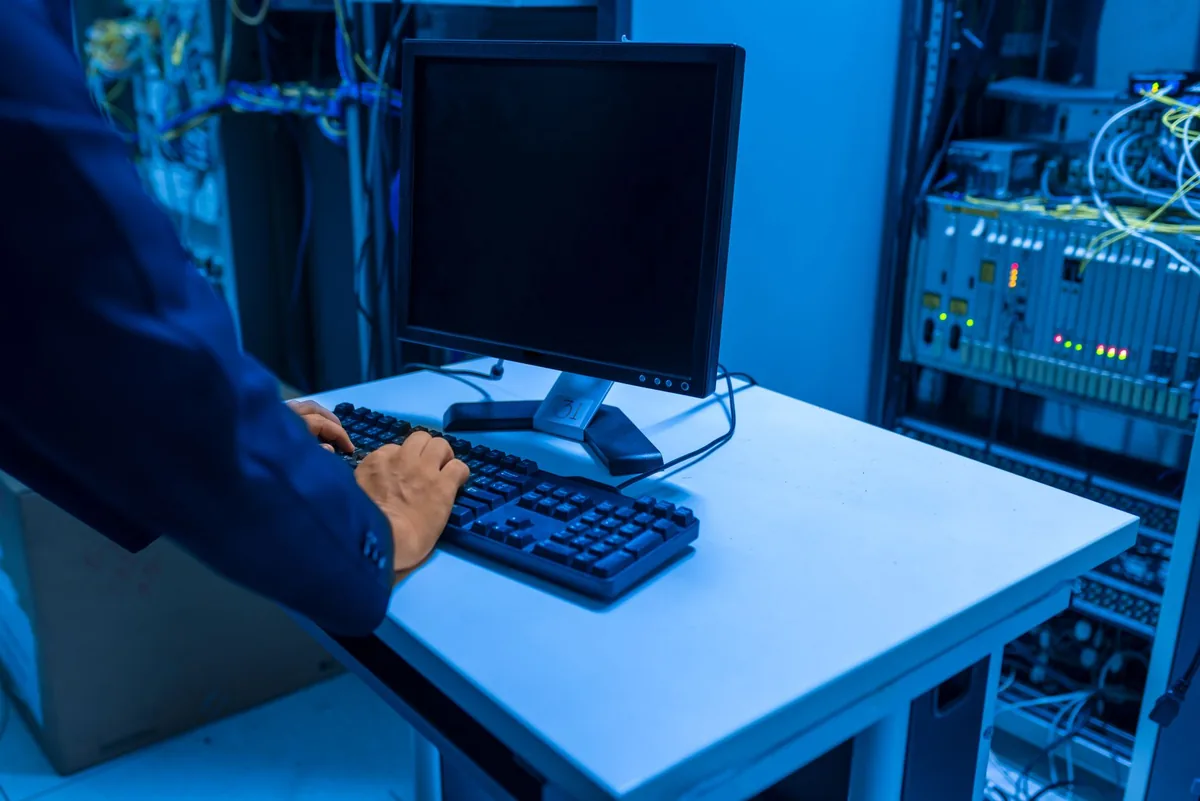 hotel server monitoring revenue data screens