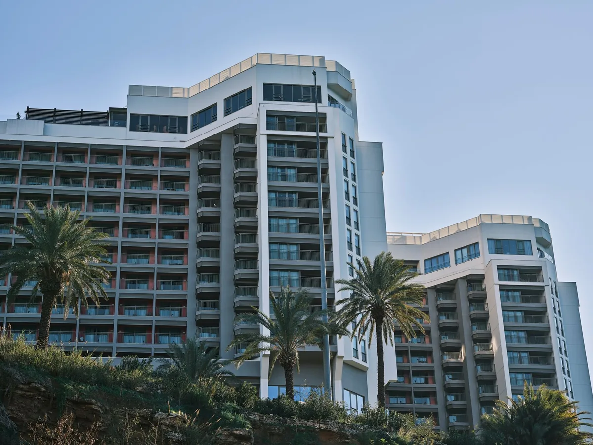 modern high rise luxury hotel exterior