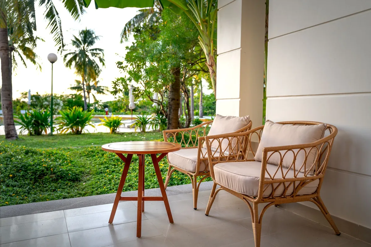 hotel patio outdoor seating
