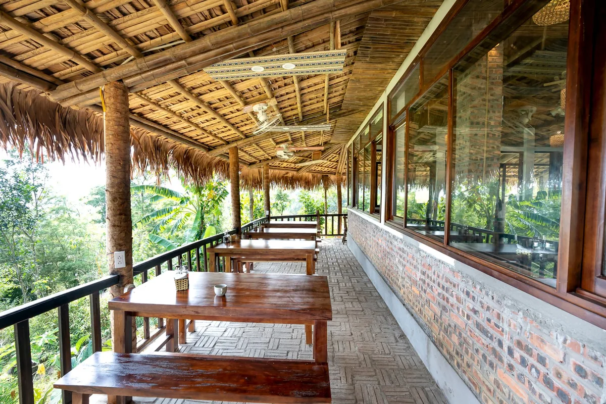 resort outdoor restaurant dining terrace