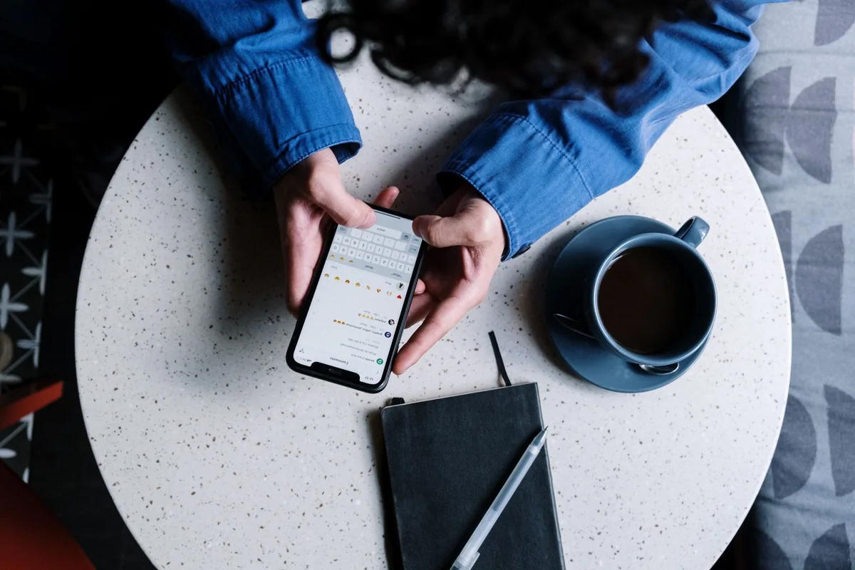 guest writing review on smartphone