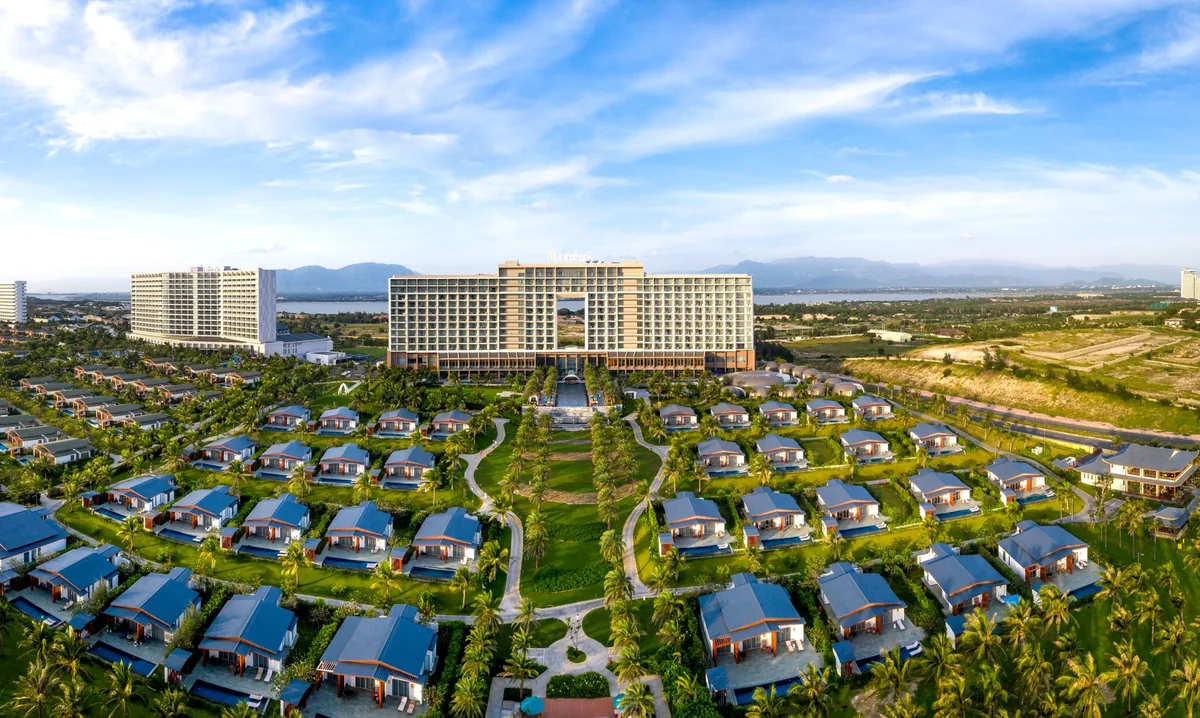 large full service resort exterior palm trees