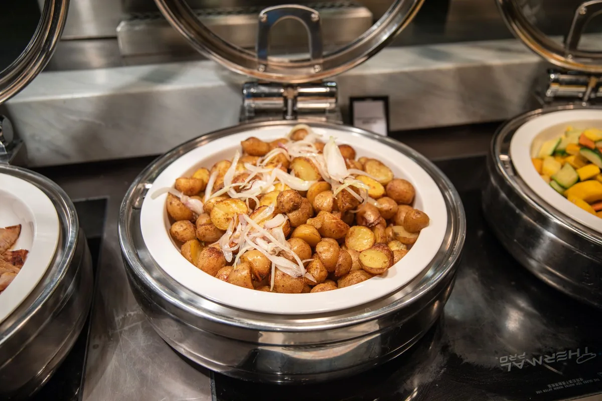 hotel breakfast buffet hot food