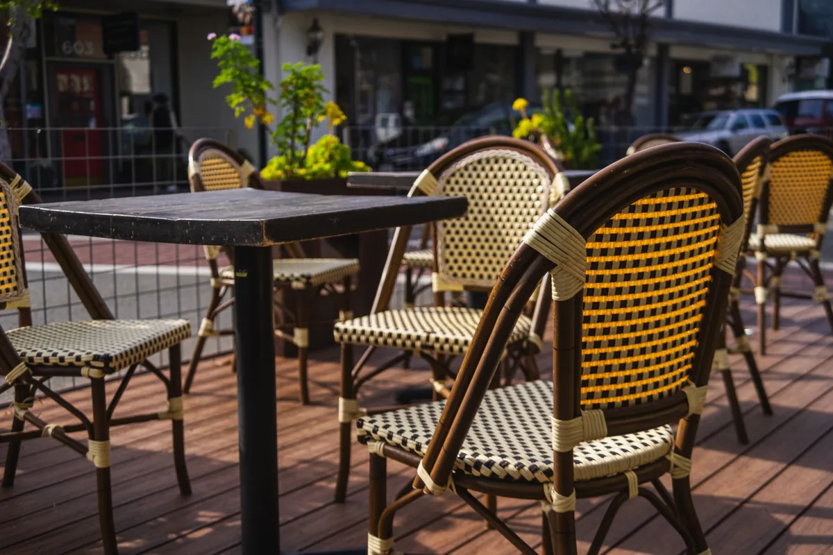 outdoor patio dining estate restaurant