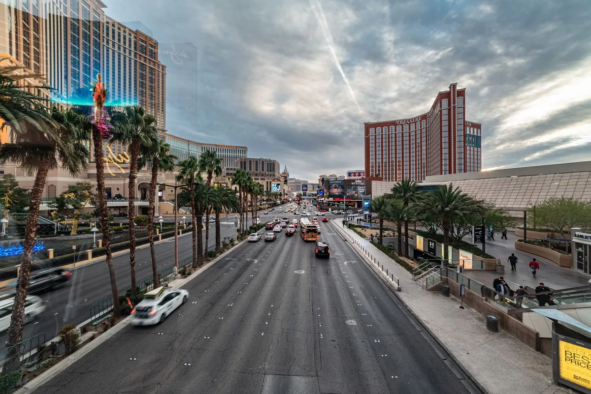 las vegas strip street traffic exterior