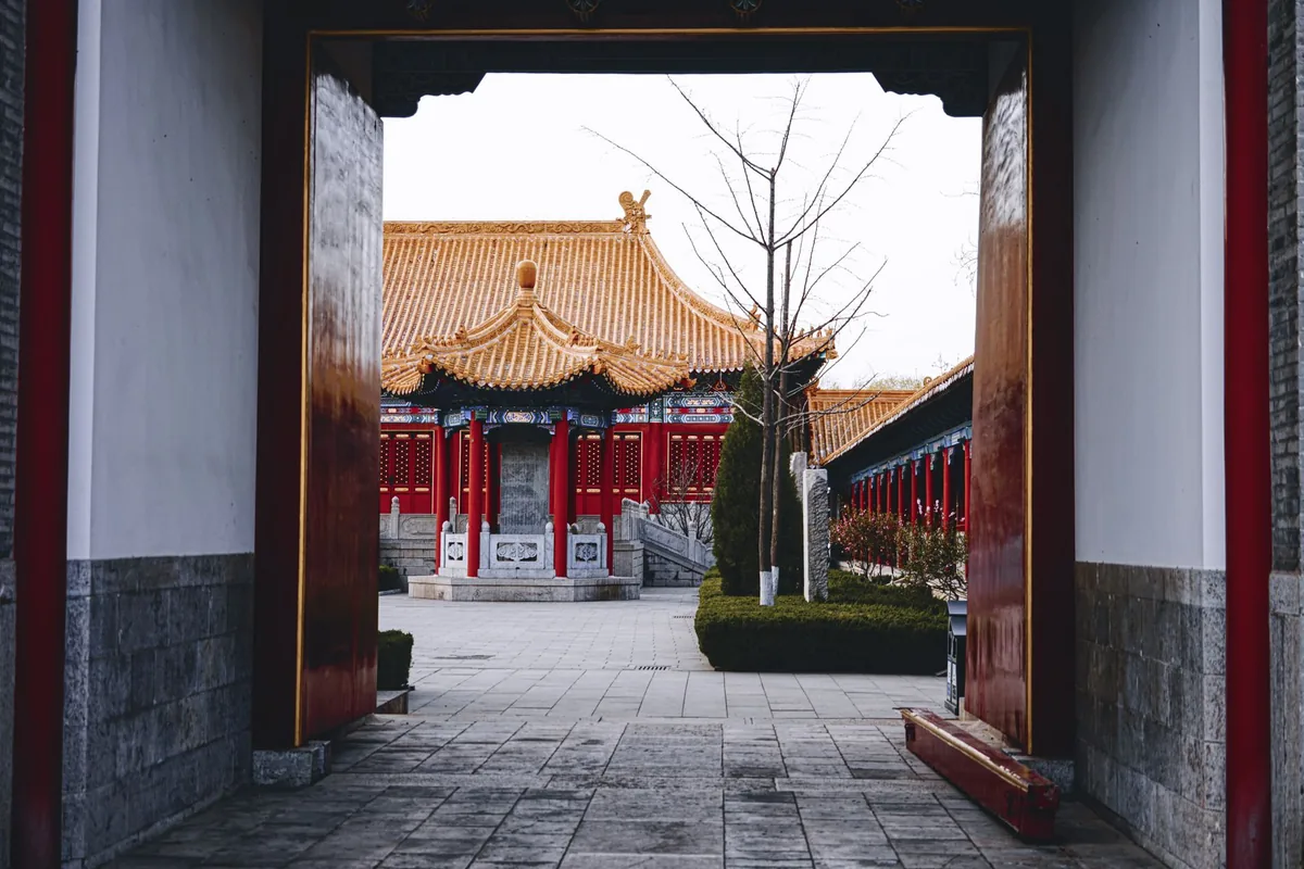 buddhist temple landmark courtyard