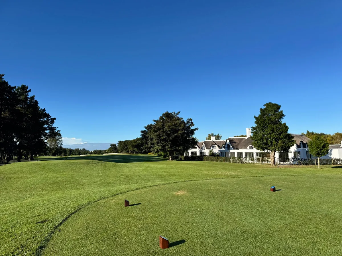 championship golf course green clubhouse