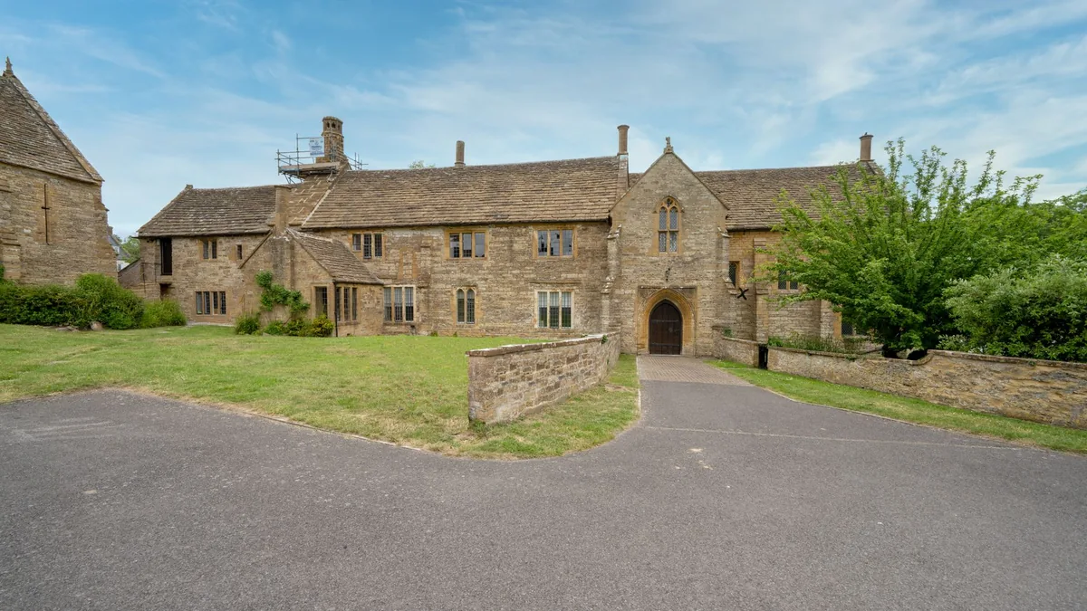 Mercure Kenwood Hall Integrates Brand Scale and Local Heritage