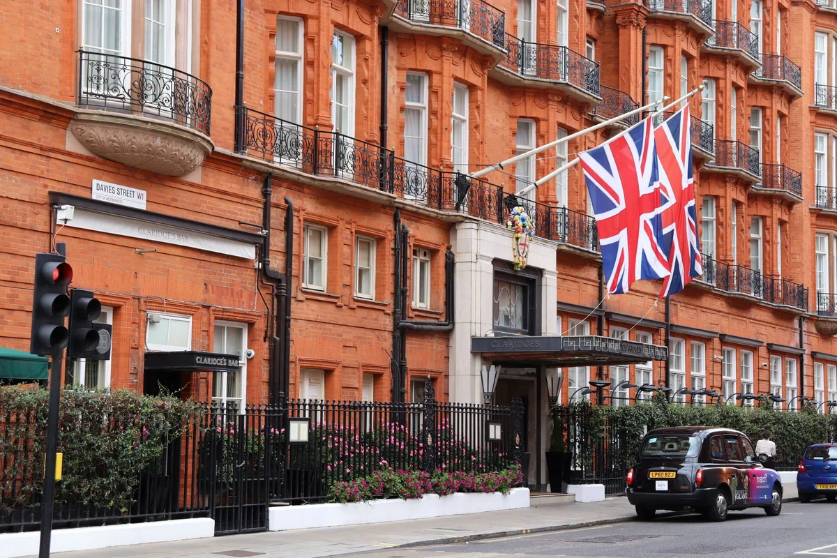 mayfair london street townhouses