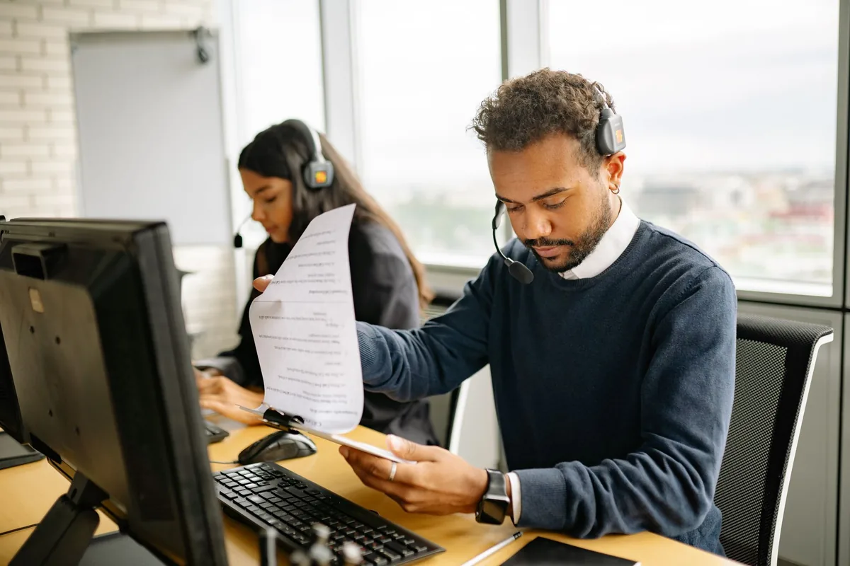 contact center agent looking at a dual monitor setup