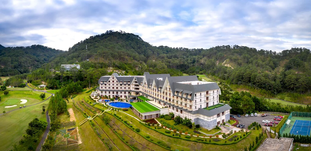 luxury hotel resort golf course