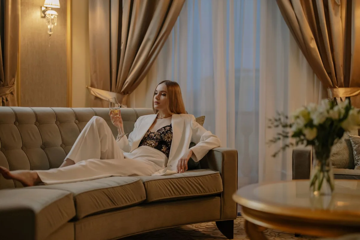 luxury hotel presidential suite living room