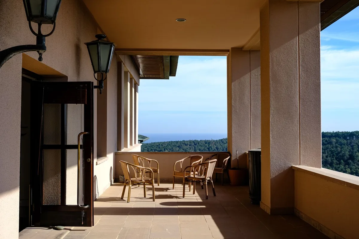 hotel dining terrace outdoor