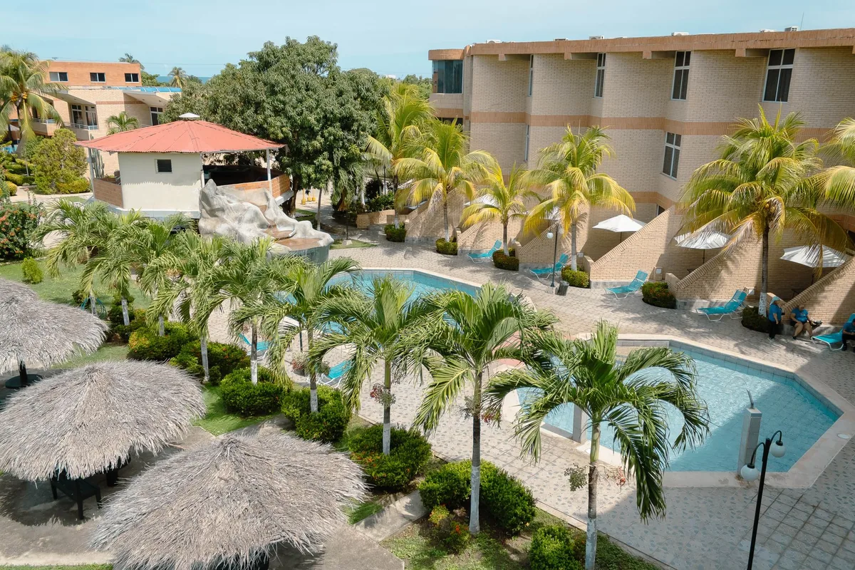 historic coastal inn exterior swimming pool