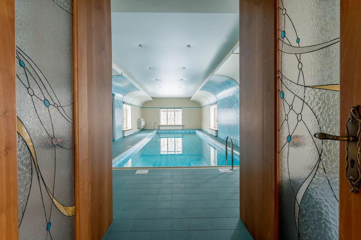 hotel indoor swimming pool