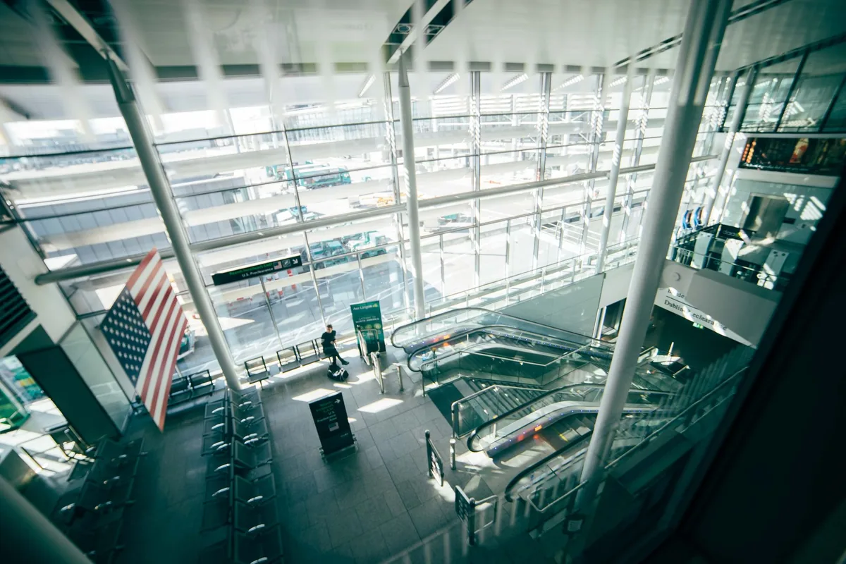 Transatlantic Travel Shifts to Shoulder Season Amid AI Boom