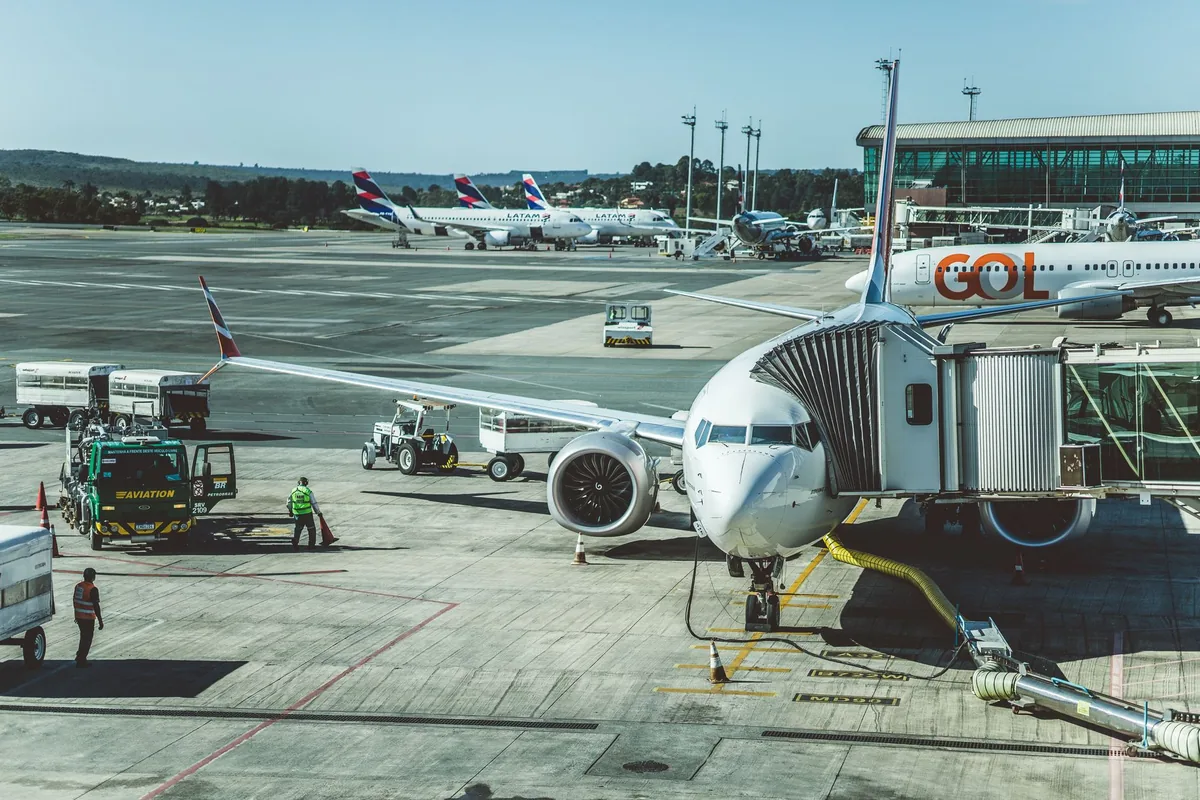 airline passenger boarding gate assistance