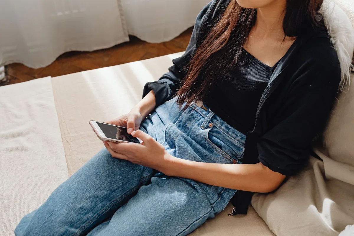 traveler using smartphone in hotel room