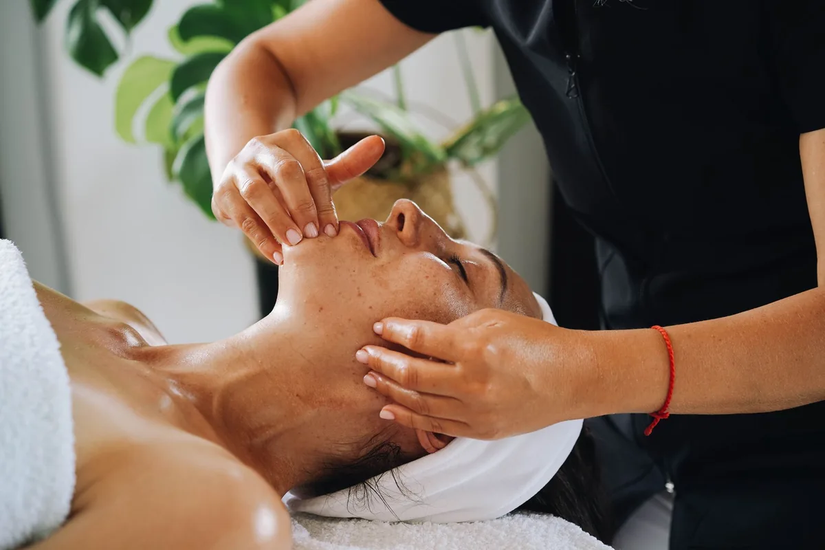 facial treatment wellness therapy