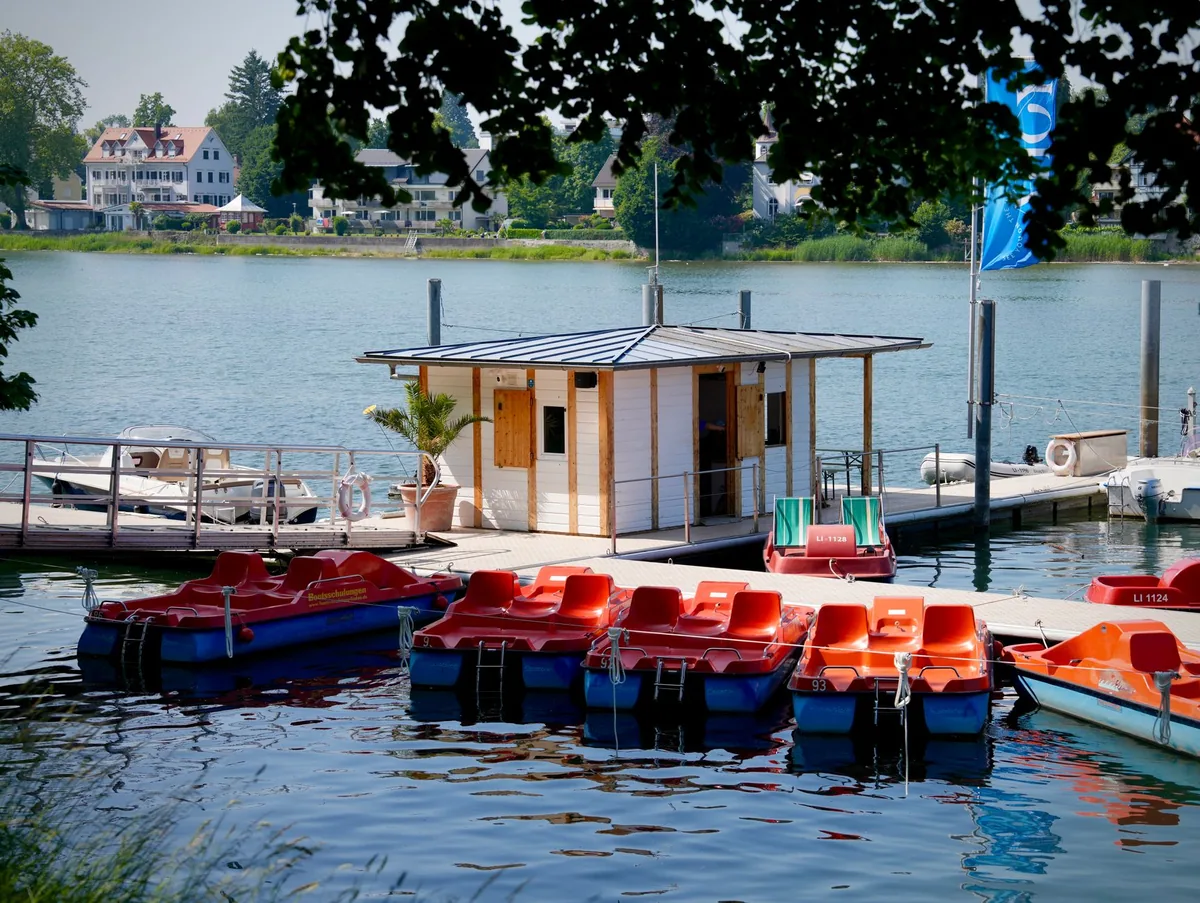lake resort boat dock