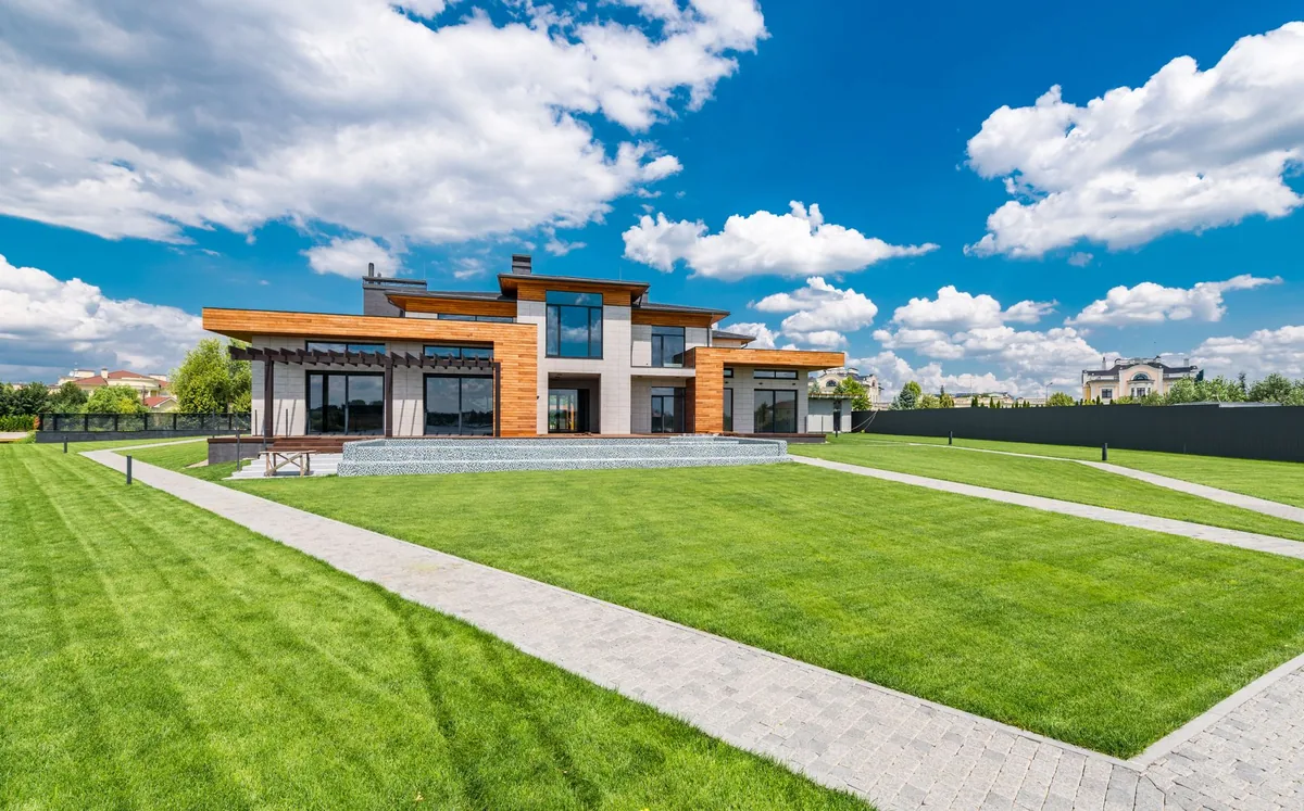 modern residential villa courtyard