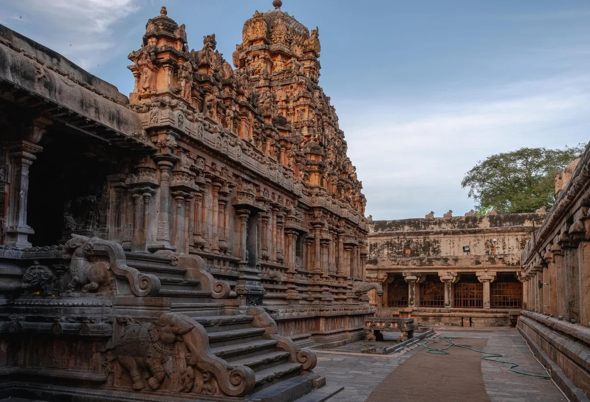 temple courtyard architecture india