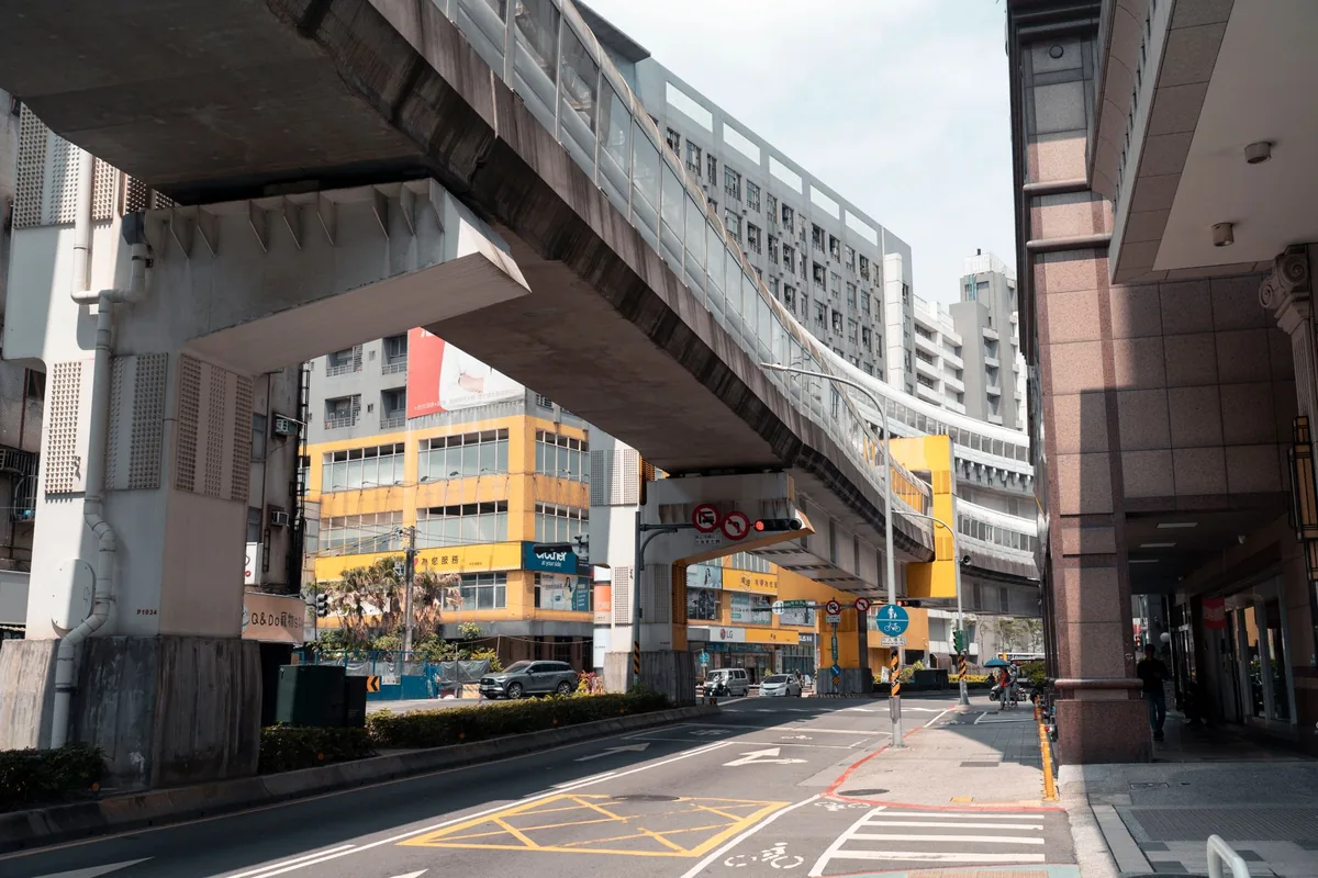 elevated pedestrian skywalk train connection